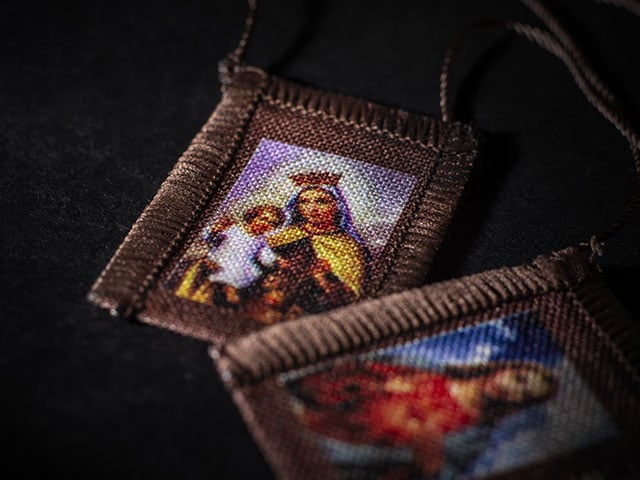 our lady of mount carmel scapular 640x480