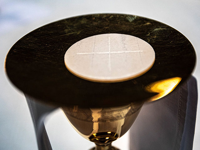 eucharist6 640x480