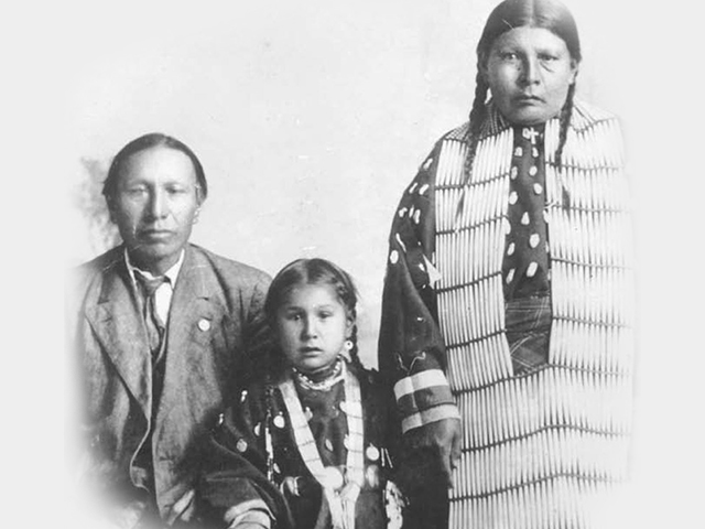 nicholas black elk and family 640 480px