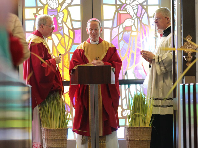 Palm-Sunday-Mass-with-Bishop-Burbidge-2018-640-480px