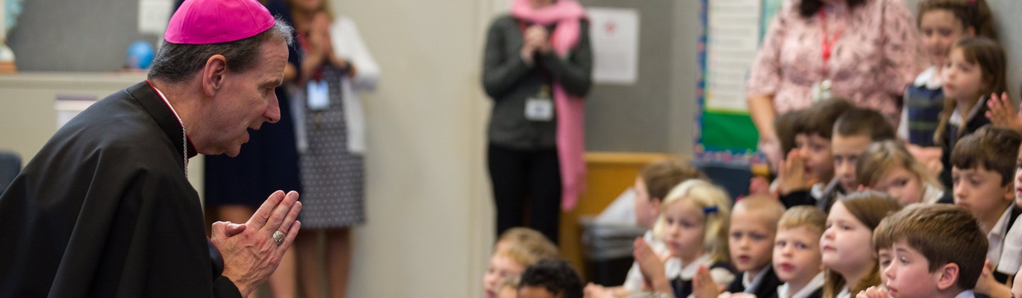 burbidge school visit praying with children 1440x420
