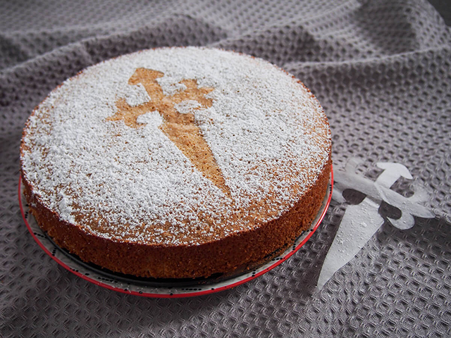 tarta de santiago (spanish almond cake)